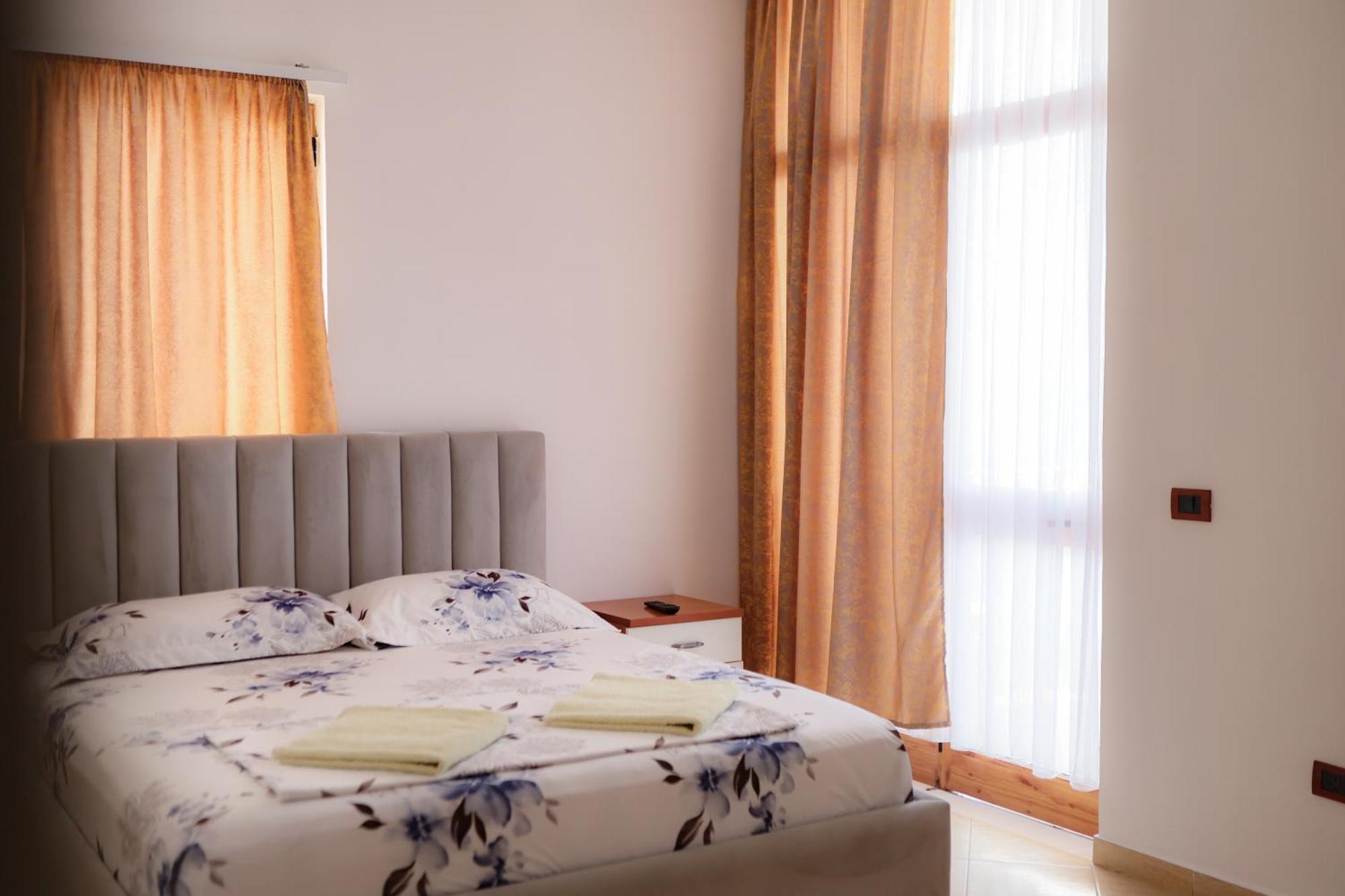 Eden Hotel Shengjin Exterior photo